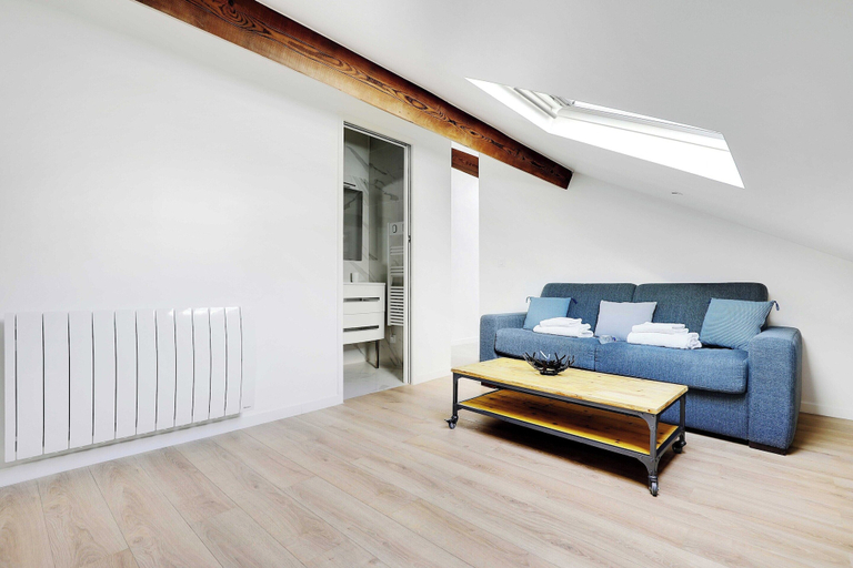 Living area 2, Cosy Duplex - 2bdr/4p - Levallois / So Ouest, Hauts-de-Seine