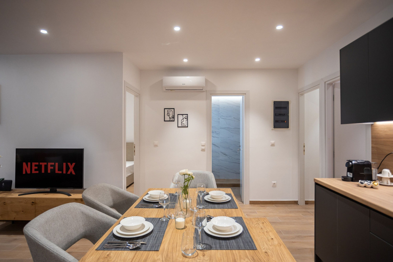 Room 5, Exclusive 3-bedroom Haven in Kolonaki Center, Attica
