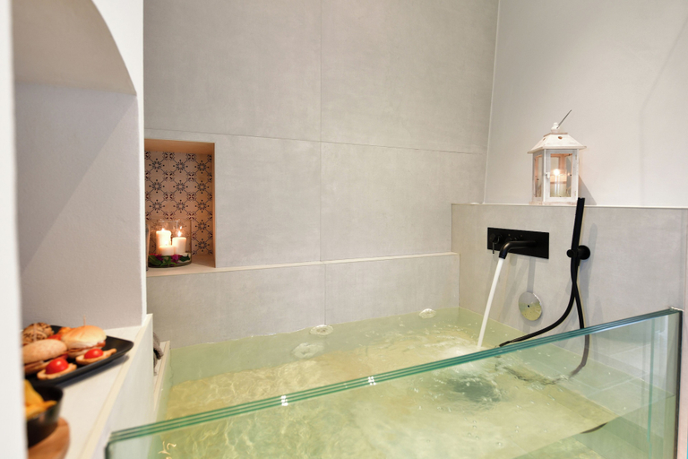 Bathroom 4, Lamarossa Trulli & Suites, Bari