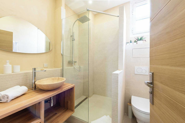 Bathroom 4, Modern apartment -2BDR/6P - 300m from the BEACH, Alpes-Maritimes
