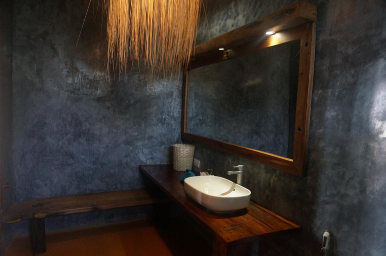 Bathroom 3, White Sands, Kusini