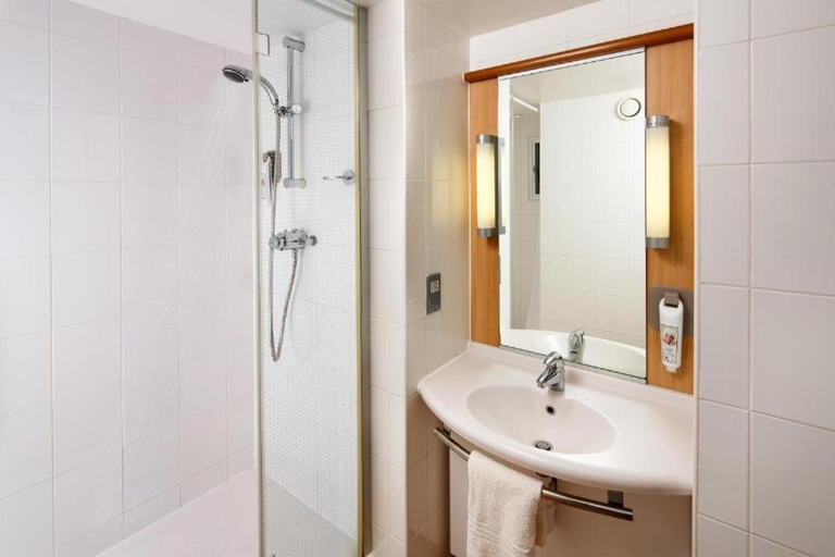 Bathroom 4, Ibis Birmingham New Street Station, Birmingham