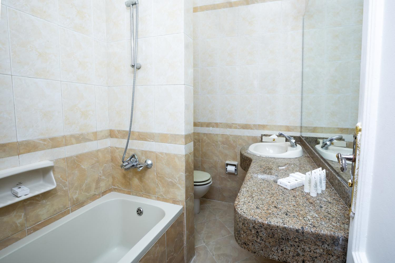Bathroom 4, Golden Lake Marina Hotel, El Alamein