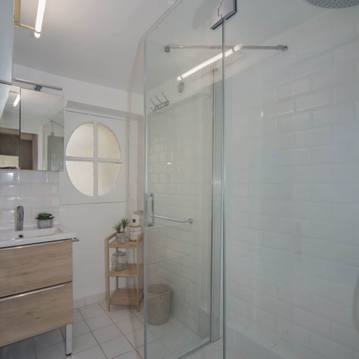 Room 4, Classy Bourgeois Chic 2 Bedroom Apt in Le Marais, Paris