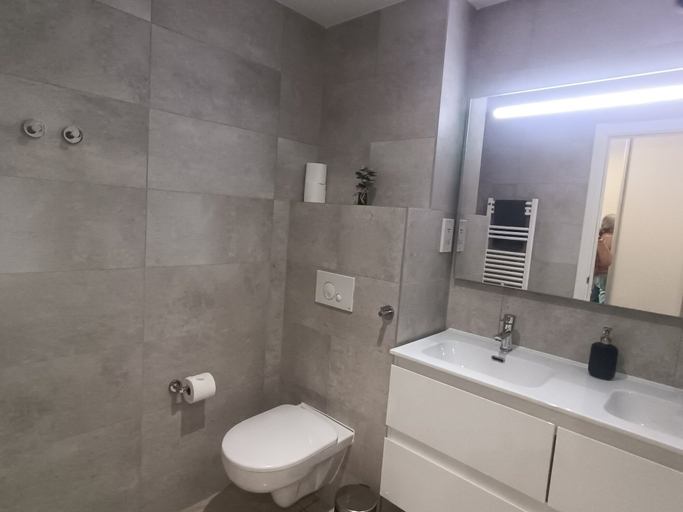 Bathroom 4, E1 18th Floor Studios, Sea & Beach Views, Gibraltar