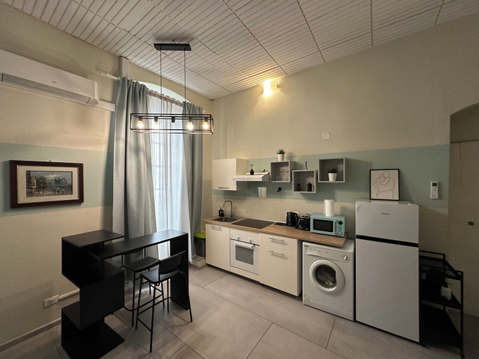 Others 3, Station Apartment East, La Spezia