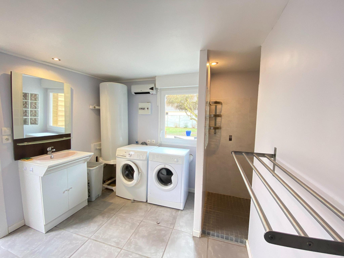 Bathroom 3, Pleasant holiday home, 200m from the beach, St. Pair-sur-Mer, Manche