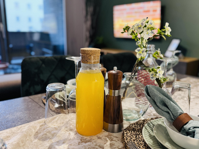 Food & Drinks 4, The Edge FT1, London