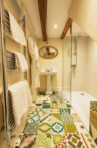 Bathroom 3, Queen's Head Askham, Cumbria