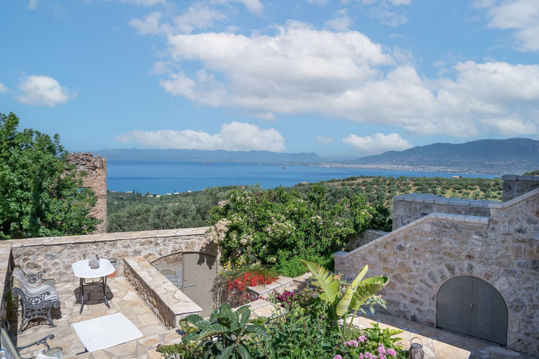 Room 2, Niki s Tower - Majestic Seaview Stone Nest, Peloponnese