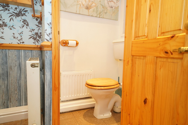 Bathroom 5, Traditional 2 Bedroom Cottage in Eyam, Hope Valley, Derbyshire