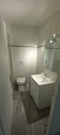 Bathroom 2, Grand Hotel, Loire-Atlantique