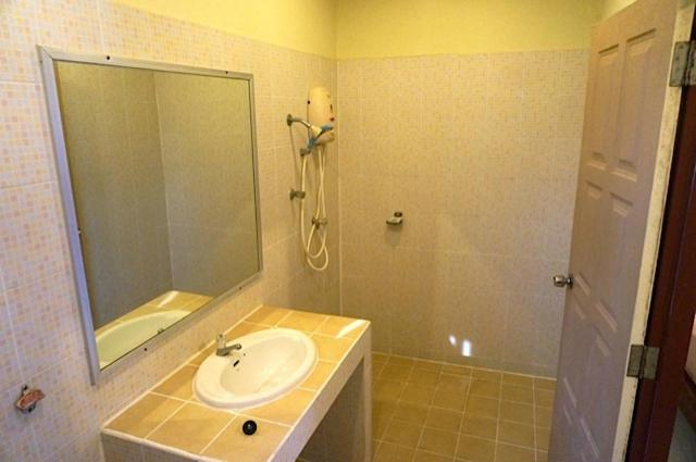 Bathroom, Market Motel, Aranyaprathet