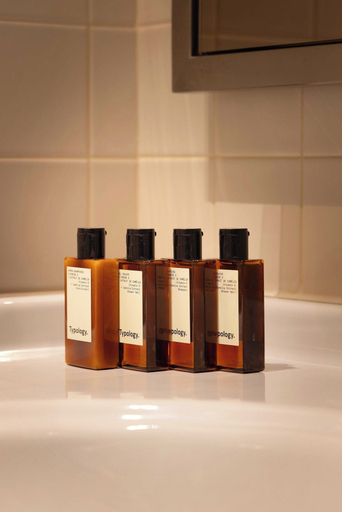Bathroom amenities 2, Bourgogne Hostel - Room 01 PRM - 2P - Invalides, Paris