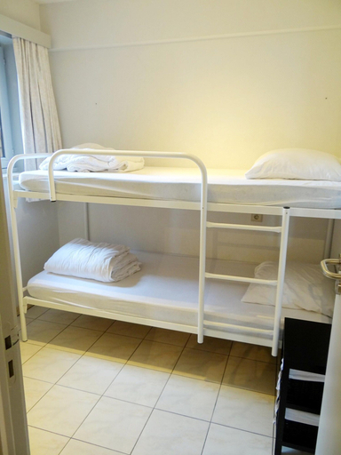 Bedroom 2, Apartment in Nieuwpoort With Stunning Sea Views, West-Vlaanderen