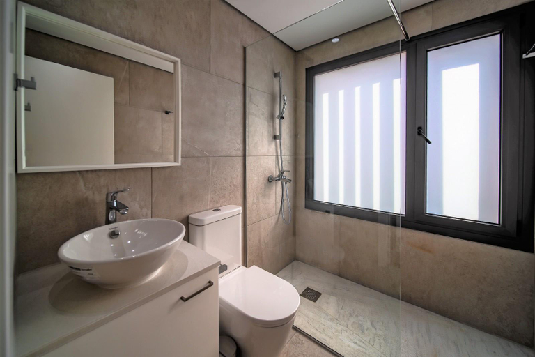 Bathroom 4, Avenue 102 1 BED