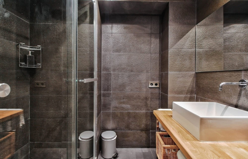 Room 2, Jardin Priv Gorgeous 3 Bed House in Le Marais, Paris