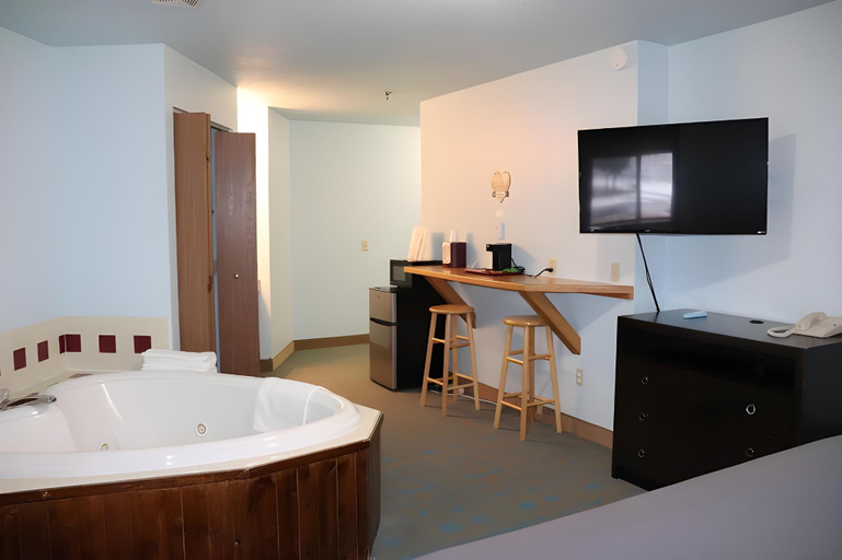 Bathroom 4, BAY INN TAWAS, Iosco