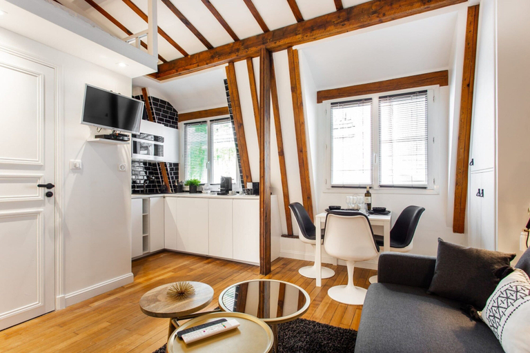 Living area 2, Magnificent Studio - 3P - Near Trocadero, Paris
