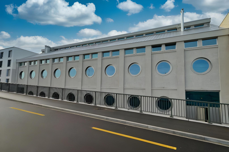 Exterior & Views