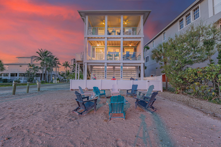 Exterior & Views 2, Sunset Paradise, Lee