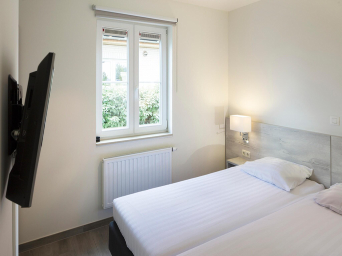 Bedroom 2, Villa in Breeduyn Village with Garden, West-Vlaanderen
