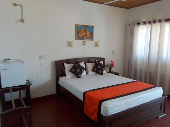 Bedroom 3, Hotel New SeaSide Inn, Hikkaduwa