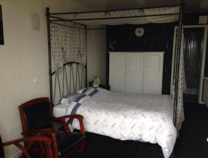 Bedroom 2, L' Epicurien, Meurthe-et-Moselle
