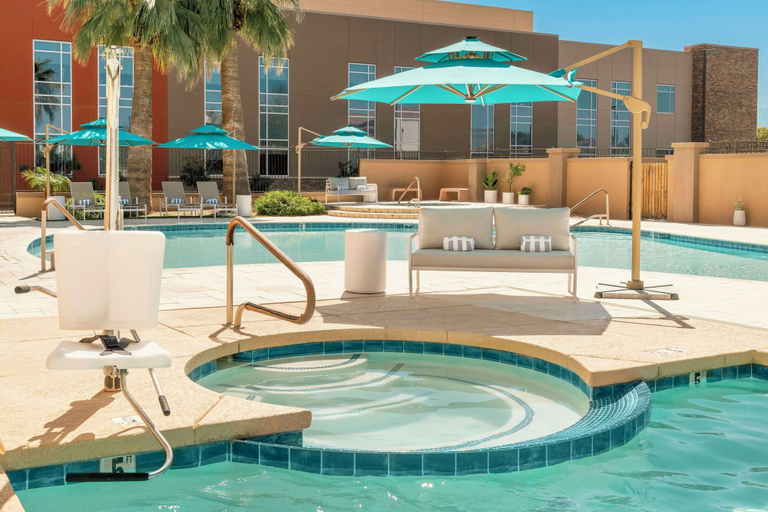 Sport & Beauty 2, DoubleTree by Hilton Phoenix - Gilbert, Maricopa