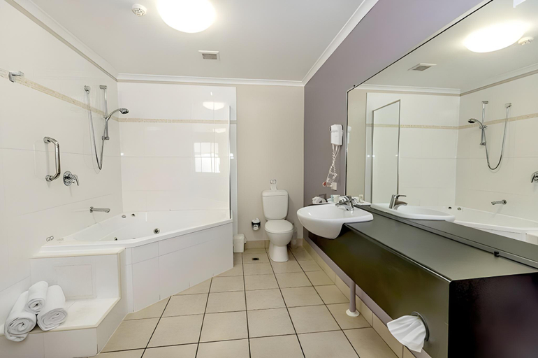 Bathroom 4, Windmill Motel & Events Centre, Mackay - Pt A