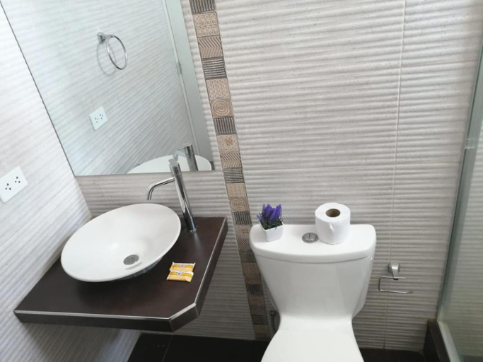 Bathroom 3, Inkayacu Vip, Pisco