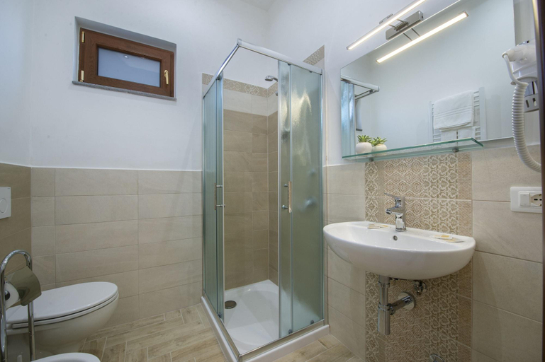 Bathroom 5, Il Ritrovo degli dei, Napoli