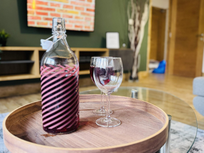 Food & Drinks 5, The Edge FT1, London