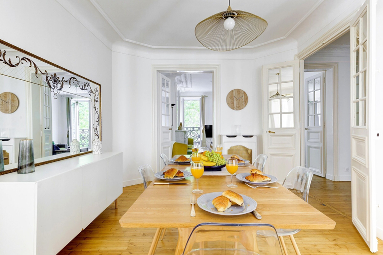 Others 4, 3BR Modern Escape by Champs-Élysées, Paris