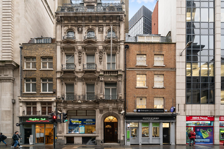 Exterior & Views