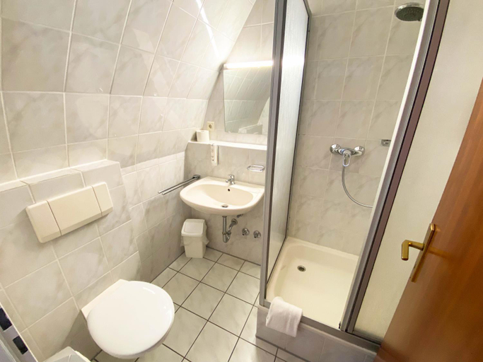 Bathroom 3, Limok Rooms Hamm, Hamm