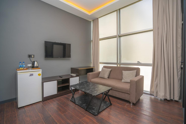 Others 5, 216 Palace Suite, Kartal