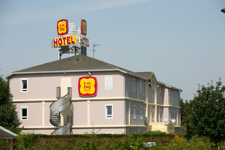 Exterior & Views