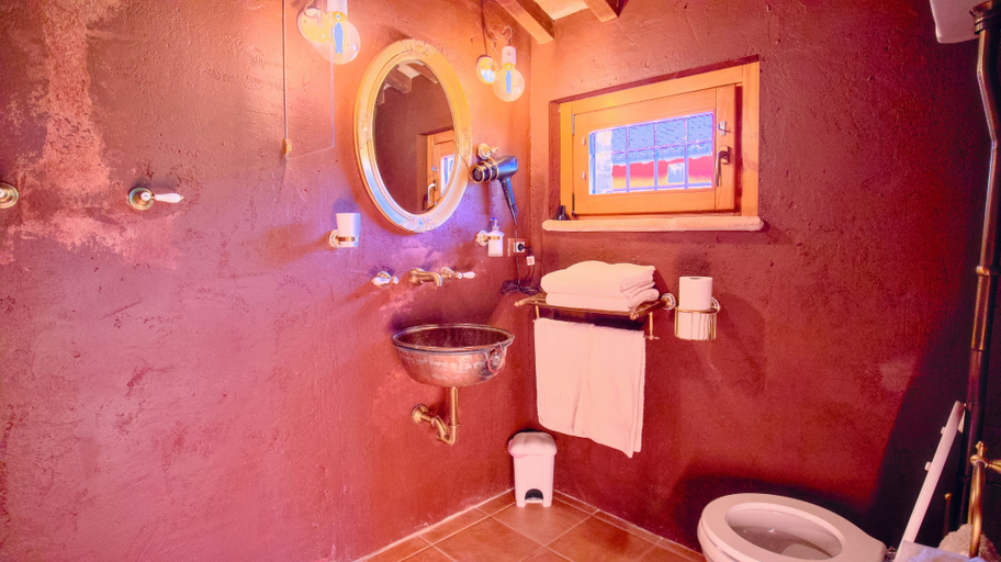 Bathroom, Cantina D'Erasmo, Ascoli Piceno