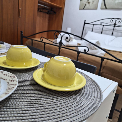 Others 5, Giallo Limone B&B, Salerno