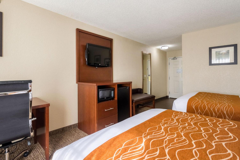Bedroom 3, Comfort Inn & Suites Dayton North, Montgomery