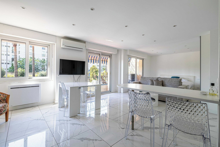 Interior 5, Modern and Cosy Studio- AC- 4P- Cannes, Alpes-Maritimes