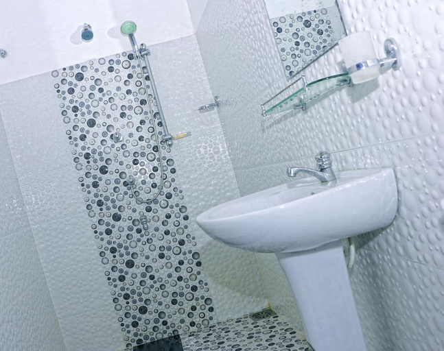 Bathroom 3, Darshani Hikka Villa, Hikkaduwa
