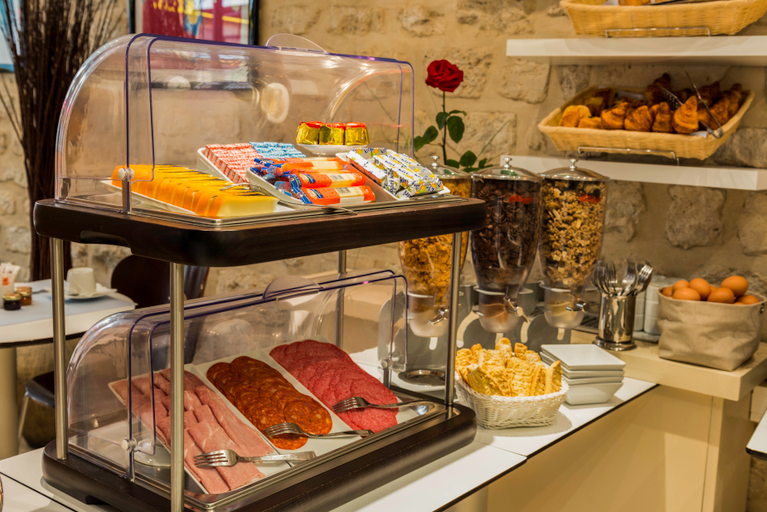 Food & Drinks 5, Albe Saint Michel, Paris