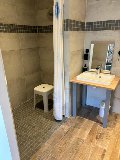 Bathroom 3, L'auberge'Inn, Deux-Sèvres