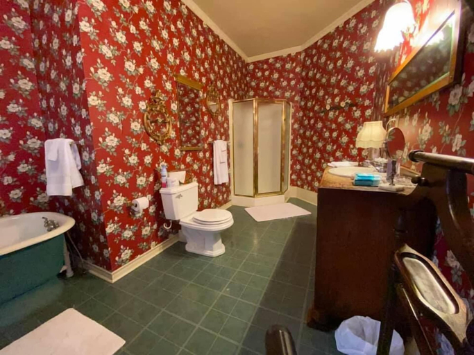 Bathroom 3, Four Winds Victorian Venue & Suites, Fannin