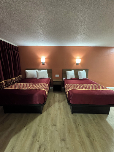 Bedroom 2, Boone Trail Inn, Bell
