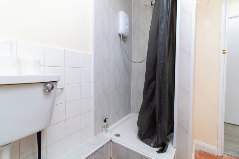 Bathroom 2, Brookvale Guest House Room 15, Southampton
