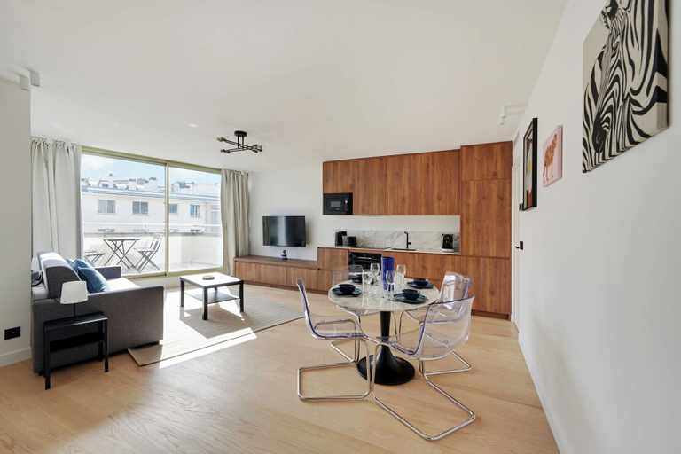 Living area 3, Elegant Apartment - AC- 1br- Neuilly-sur-seine, Hauts-de-Seine