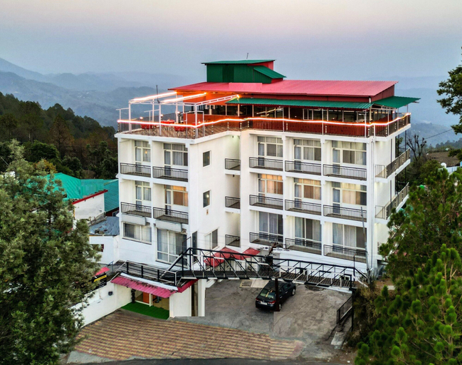 Exterior & Views